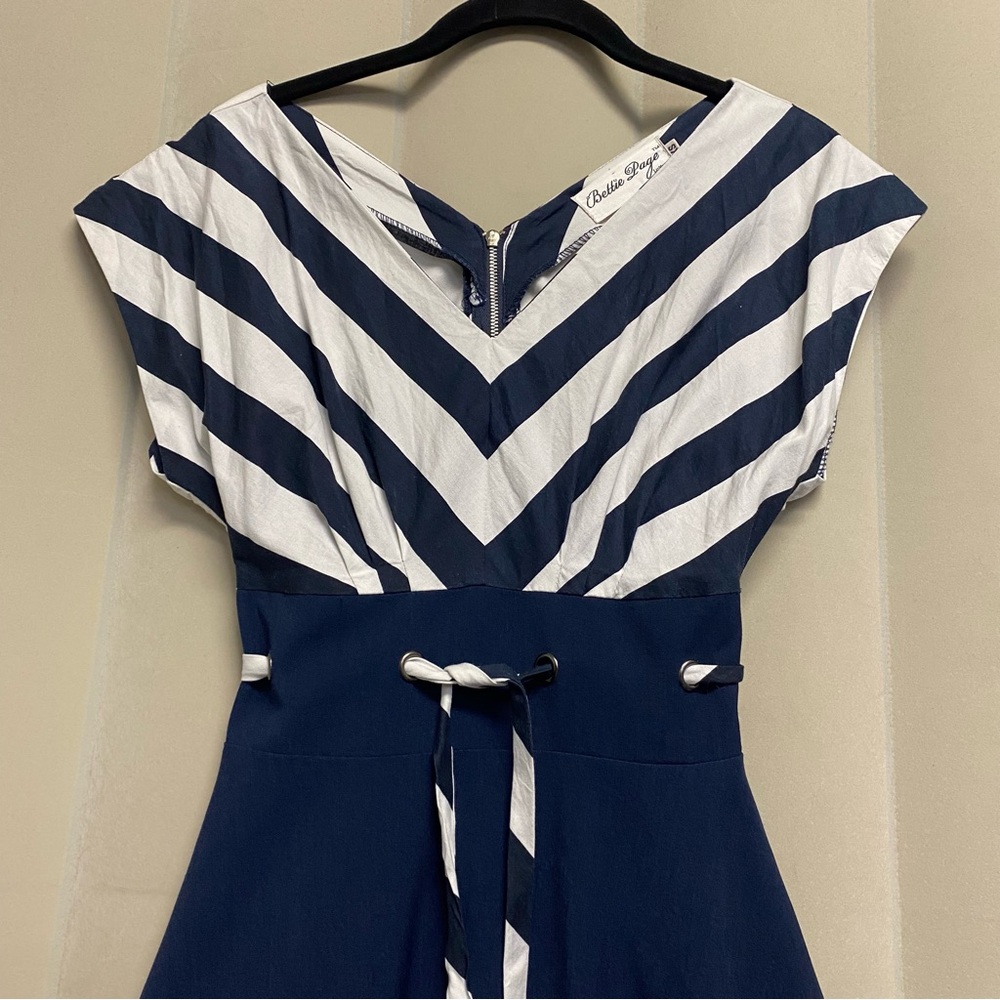 Vintage Bettie Page Women’s Dress XS Pinup Nautical Sailor Retro Feminine - Picture 4 of 14